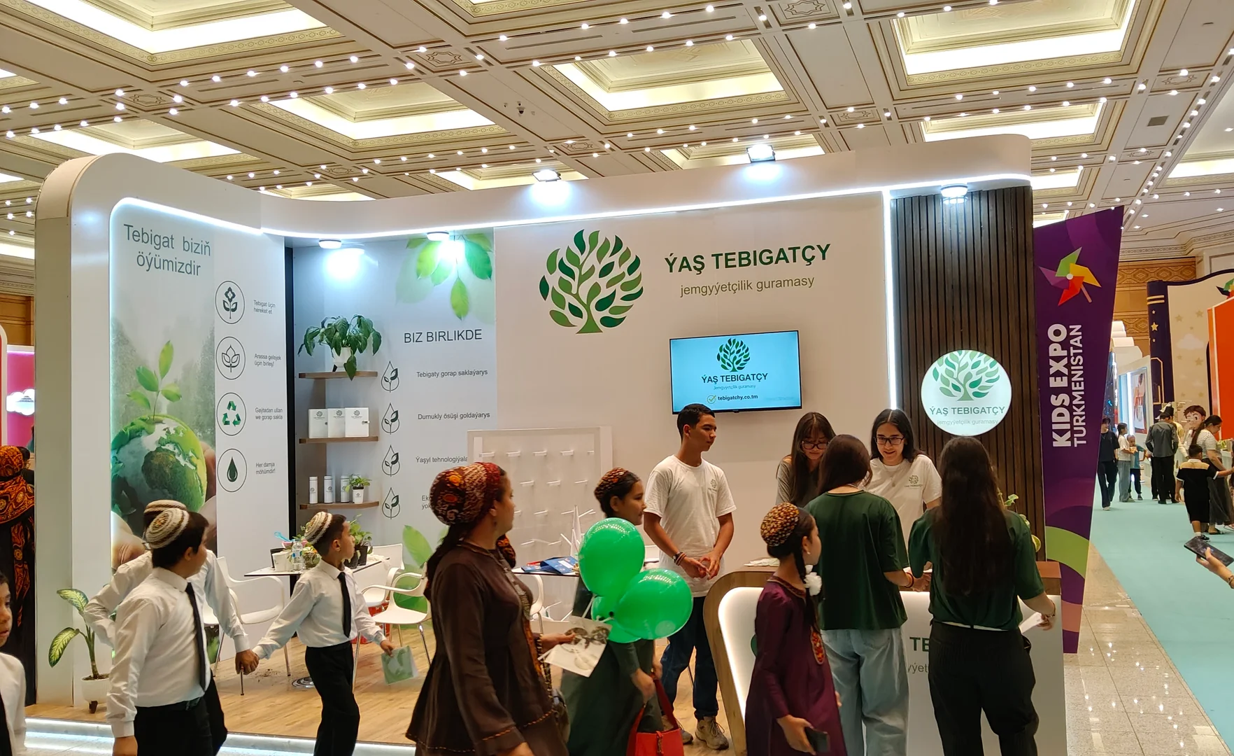 «Kids Expo: ähli zat çagalar üçin» halkara sergisinde «Ýaş tebigatçynyň» stendi uly gyzyklanma döredýär